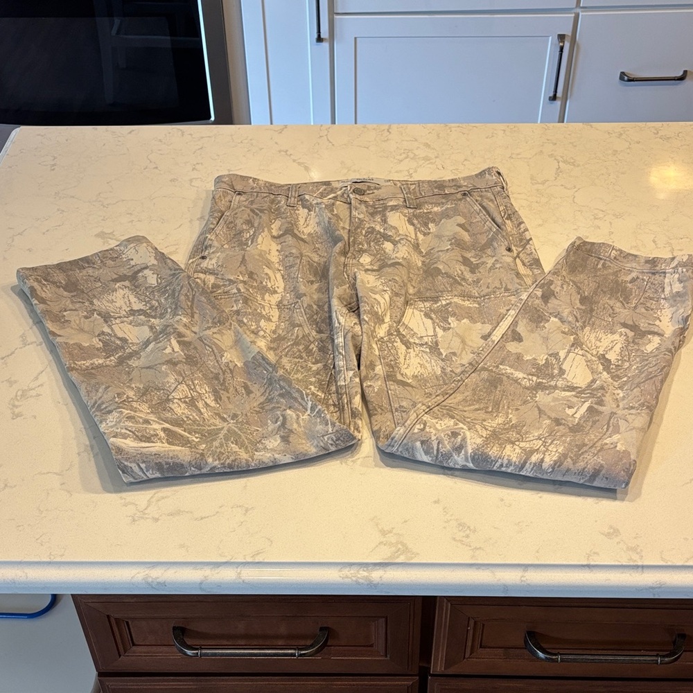 Hollister Light Gray Camouflage Pants